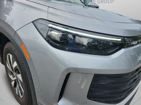 Used 2025 Volkswagen Tiguan S FWD image 29