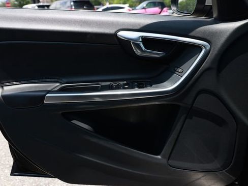 Used 2017 Volvo V60 T6 R-Design Platinum AWD/4WD image 45