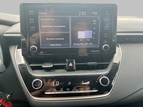 Used 2022 Toyota Corolla LE image 17