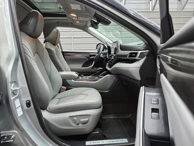 Used 2021 Toyota Highlander Limited AWD/4WD image 15