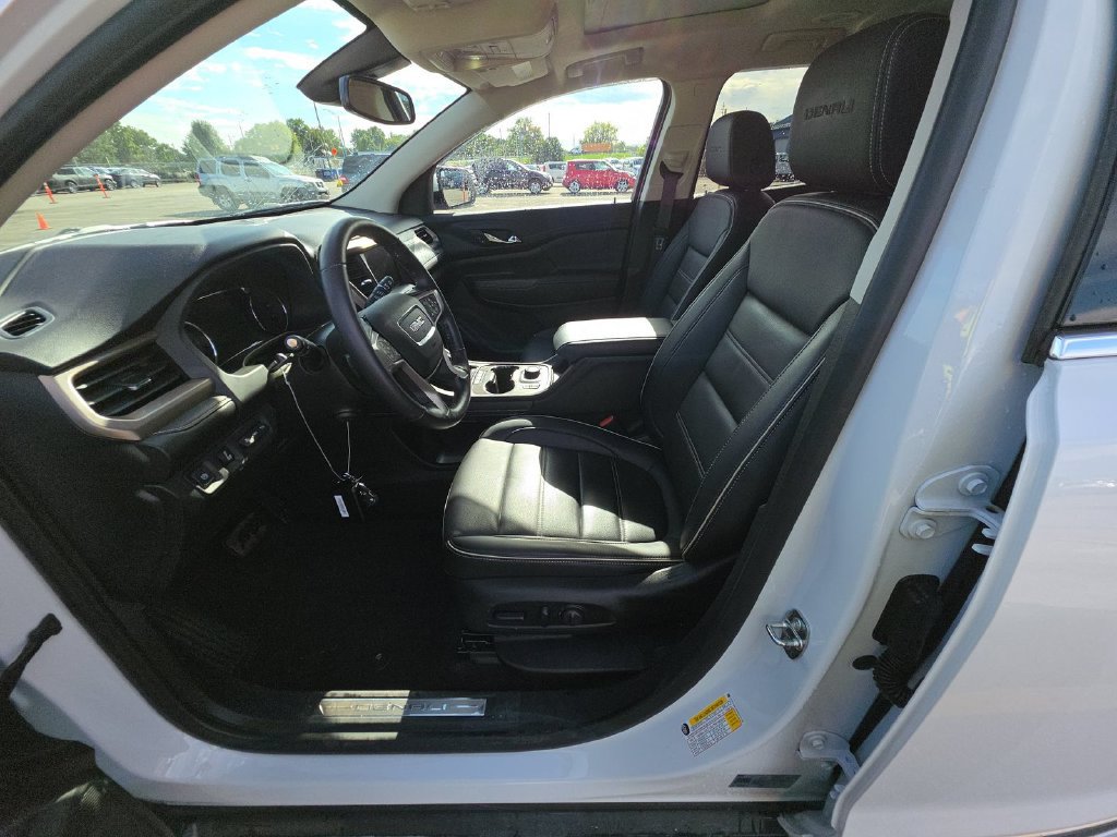 Used 2021 GMC Acadia Denali AWD/4WD image 3