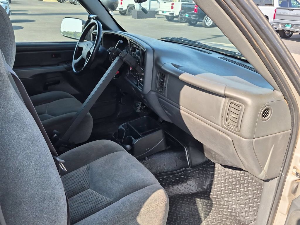 Used 2004 Chevrolet Silverado 2500 LS w/ Skid Plate Package AWD/4WD image 24