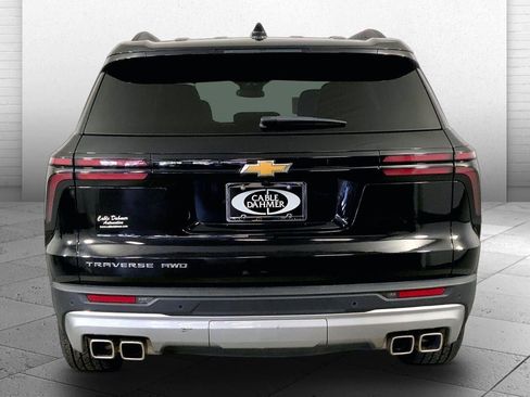 Used 2025 Chevrolet Traverse LT AWD/4WD image 3