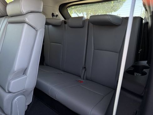 Used 2022 Toyota Highlander Limited FWD image 30