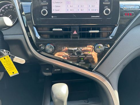Used 2023 Toyota Camry SE image 15