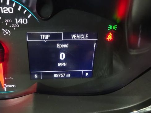 Used 2019 Chevrolet Trax LT w/ LT Convenience Package FWD image 11