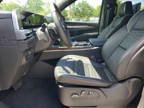 New 2026 Cadillac Escalade Platinum Sport AWD/4WD image 10