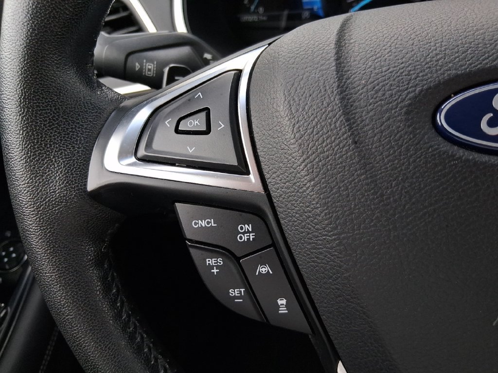 Used 2019 Ford Edge Titanium w/ Equipment Group 301A AWD/4WD image 13