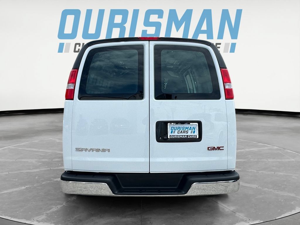 Used 2025 GMC Savana 2500 w/ Driver Convenience Package RWD image 5
