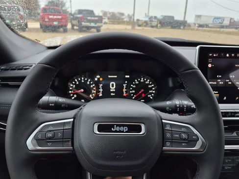 New 2026 Jeep Compass Latitude image 18