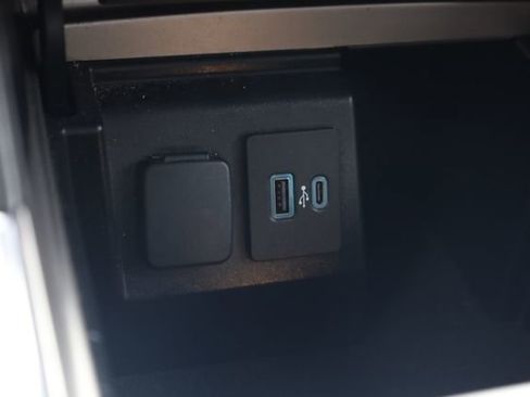 Used 2023 Ford Explorer Limited AWD/4WD image 19