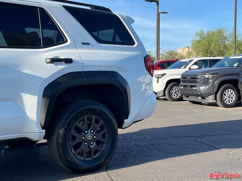 Certified 2025 Toyota 4Runner SR5 AWD/4WD image 11