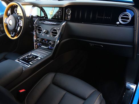 Used 2026 Rolls-Royce Cullinan AWD/4WD image 16