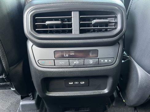 Used 2025 Honda Pilot Touring image 33