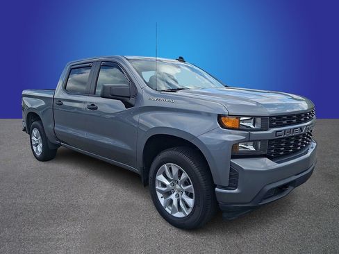 Used 2020 Chevrolet Silverado 1500 Custom w/ Custom Value Package AWD/4WD image 3