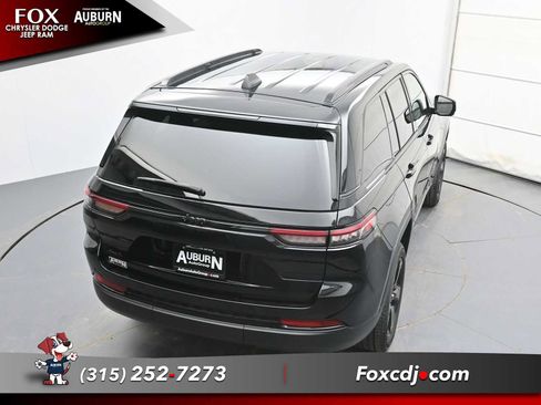 Used 2023 Jeep Grand Cherokee Altitude AWD/4WD image 29
