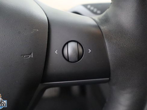 Used 2023 Tesla Model Y 2WD image 17