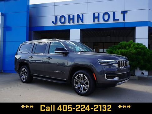 Used 2024 Jeep Wagoneer Series II w/ Flexible Seating Group RWD image 2