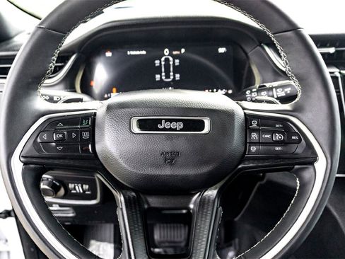 Used 2024 Jeep Grand Cherokee L Laredo image 17