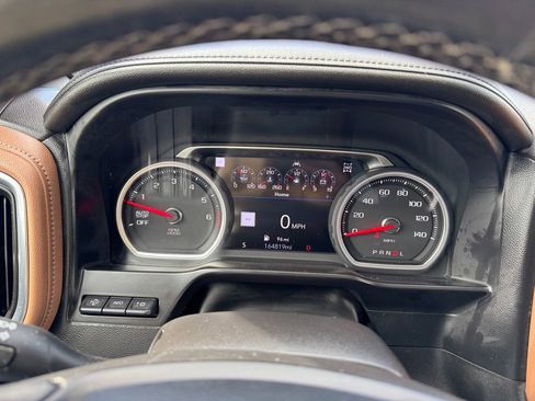 Used 2019 Chevrolet Silverado 1500 High Country w/ Technology Package AWD/4WD image 26