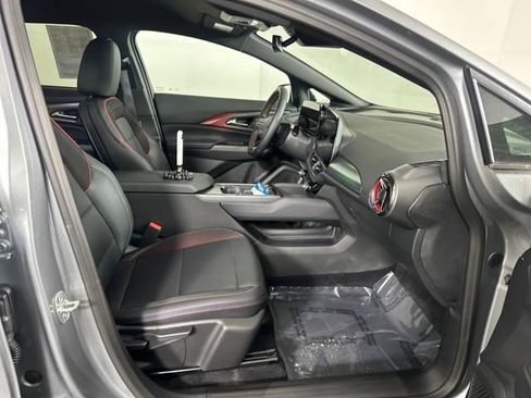 Used 2025 Chevrolet Equinox EV RS image 26