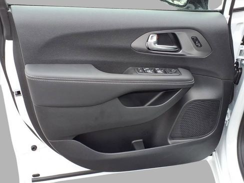 New 2026 Chrysler Pacifica Select image 20