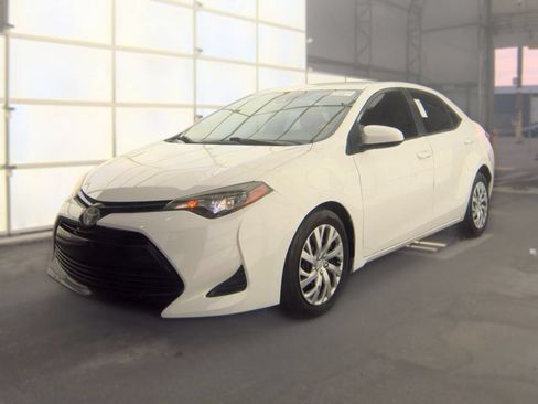 Used 2019 Toyota Corolla LE FWD image 1