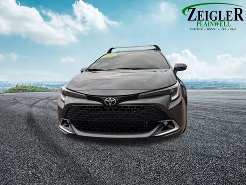 Used 2025 Toyota Corolla XSE FWD image 9