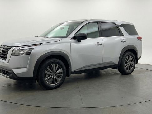 Used 2025 Nissan Pathfinder SV AWD/4WD image 3