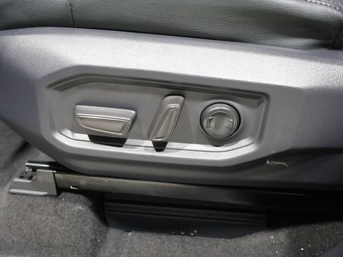 Used 2023 Toyota Tundra Limited AWD/4WD image 12