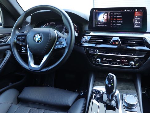 Used 2023 BMW 530i w/ Convenience Package RWD image 25