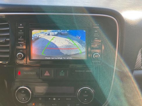 Used 2016 Mitsubishi Outlander SE image 18