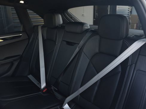 Certified 2026 Porsche Macan AWD/4WD image 31