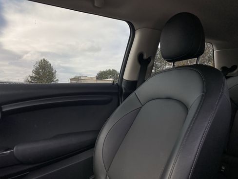 Used 2018 MINI Cooper 2-Door Hardtop image 19