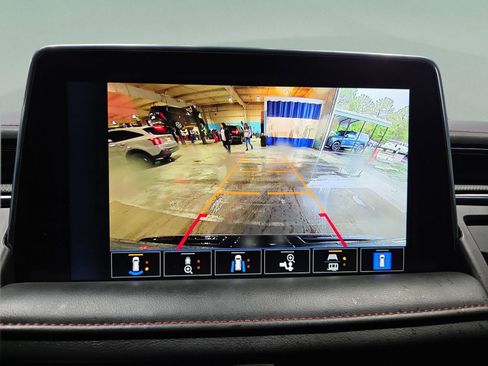 Used 2022 Chevrolet Tahoe RST w/ Luxury Package RWD image 17