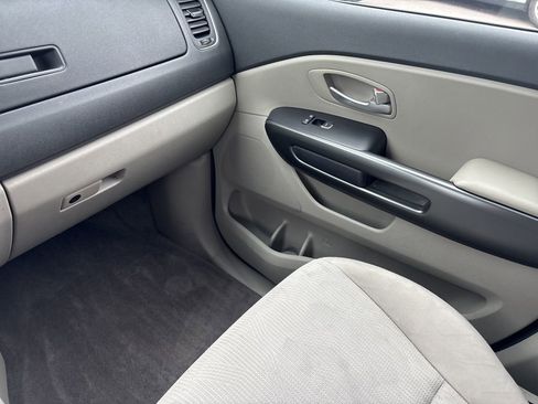 Used 2021 Kia Sedona LX image 35
