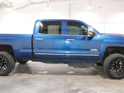 Used 2019 Chevrolet Silverado 2500 High Country w/ Duramax Plus Package AWD/4WD image 11