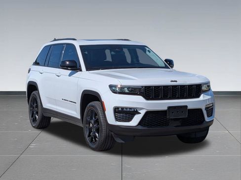 Used 2023 Jeep Grand Cherokee Limited w/ Black Appearance Package AWD/4WD image 7