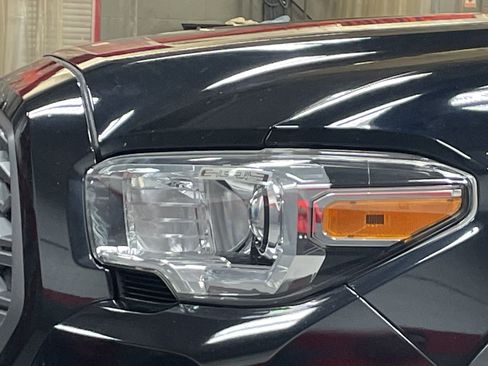 Used 2020 Toyota Tacoma TRD Off-Road image 6