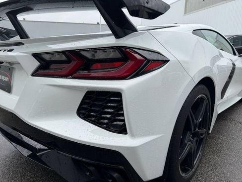 Used 2021 Chevrolet Corvette Stingray Premium Cpe w/ Z51 Performance Package RWD image 16