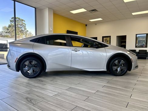 Used 2025 Toyota Prius LE image 5