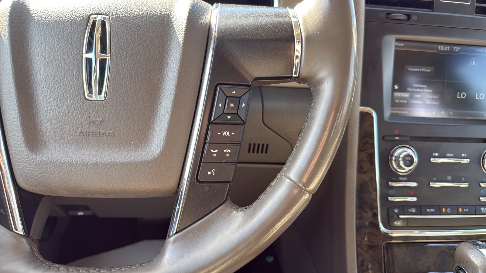 Used 2015 Lincoln Navigator L 2WD image 15