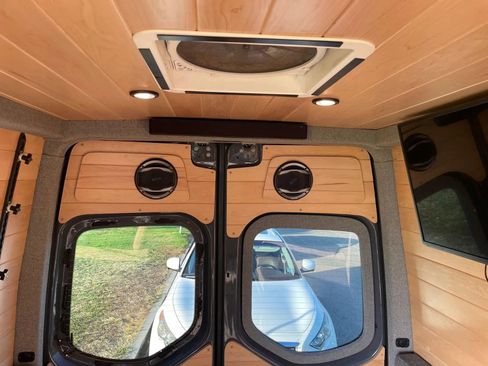 Used 2021 Mercedes-Benz Sprinter 2500 image 18