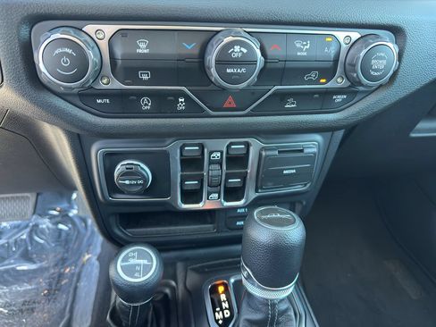 Used 2025 Jeep Gladiator Sport AWD/4WD image 22