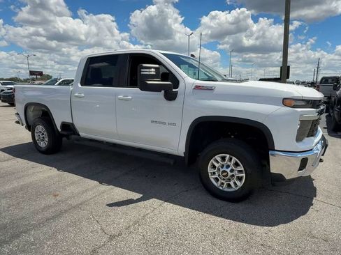 Used 2025 Chevrolet Silverado 2500 LT w/ Convenience Package AWD/4WD image 2