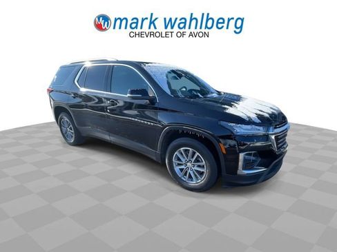 Used 2023 Chevrolet Traverse LT image 2
