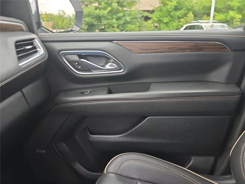 Used 2022 Chevrolet Suburban Premier AWD/4WD image 23
