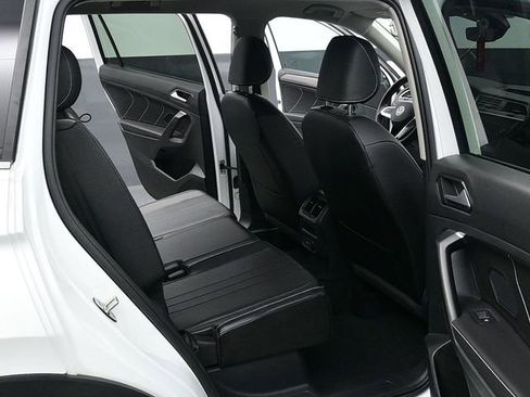 Used 2022 Volkswagen Tiguan SE image 19