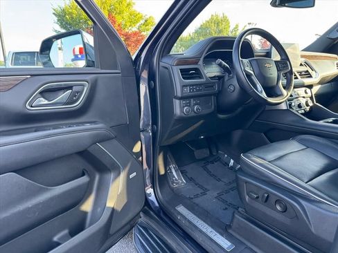 Used 2022 Chevrolet Suburban Premier AWD/4WD image 17
