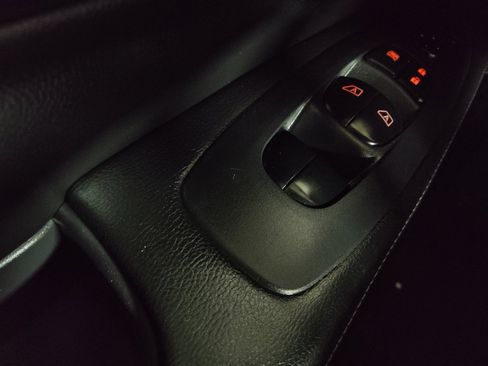 Used 2019 Nissan Pathfinder SV image 27